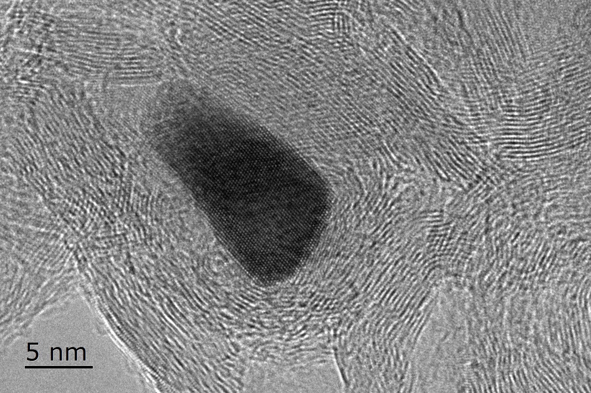 纯锌中变形孪晶界精细结构的透射电子显微镜表征
